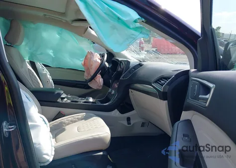 2024 Ford Edge Titanium z USA, uszkodzony, nr VIN 2FMPK4K95RBA73867